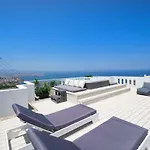 Rooftop Jacuzzi חאניה