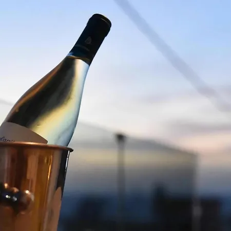 Rooftop Jacuzzi Apartment *