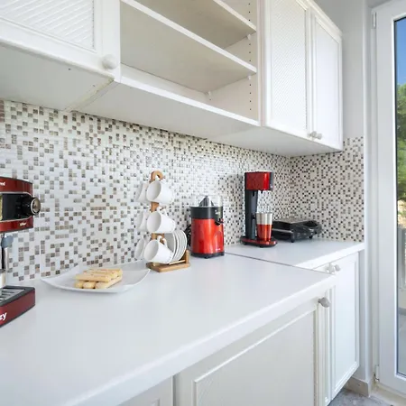 Apartment With Rooftop Hot Tub Appartamento La Canea