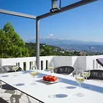 Rooftop Jacuzzi *