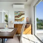 Rooftop Jacuzzi Apartment