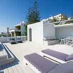 Rooftop Jacuzzi Apartment *