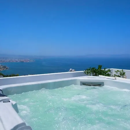 With Rooftop Hot Tub 아파트