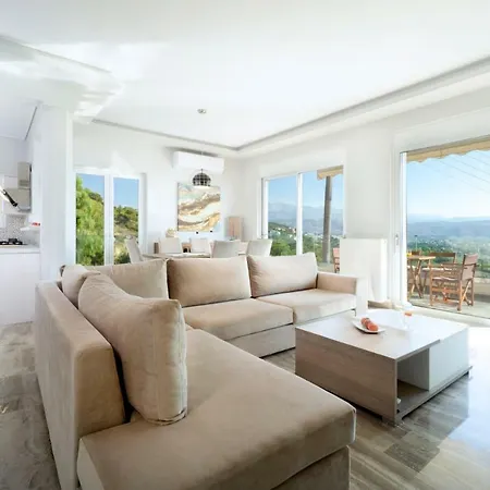 Apartment With Rooftop Hot Tub