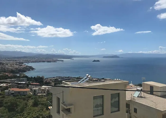 Rooftop Jacuzzi Hriszí Aktí Haniá